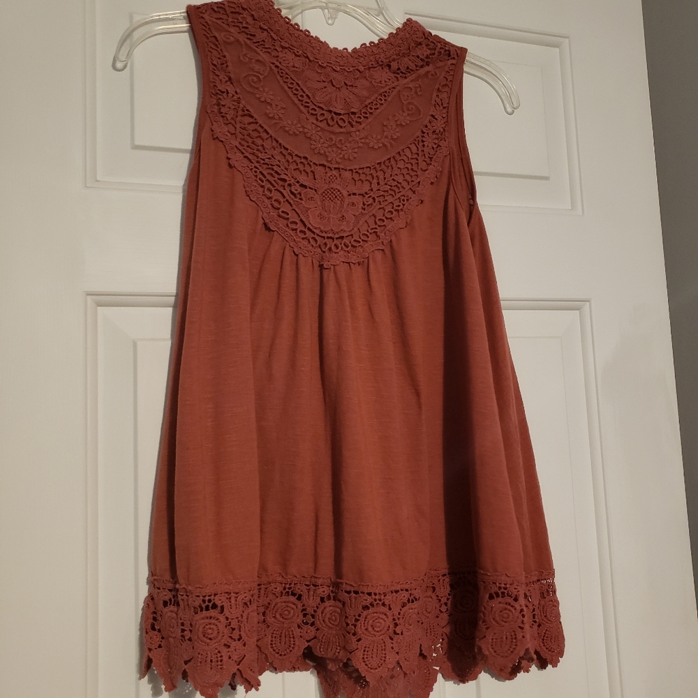 Rustic lace sleeveless tunic